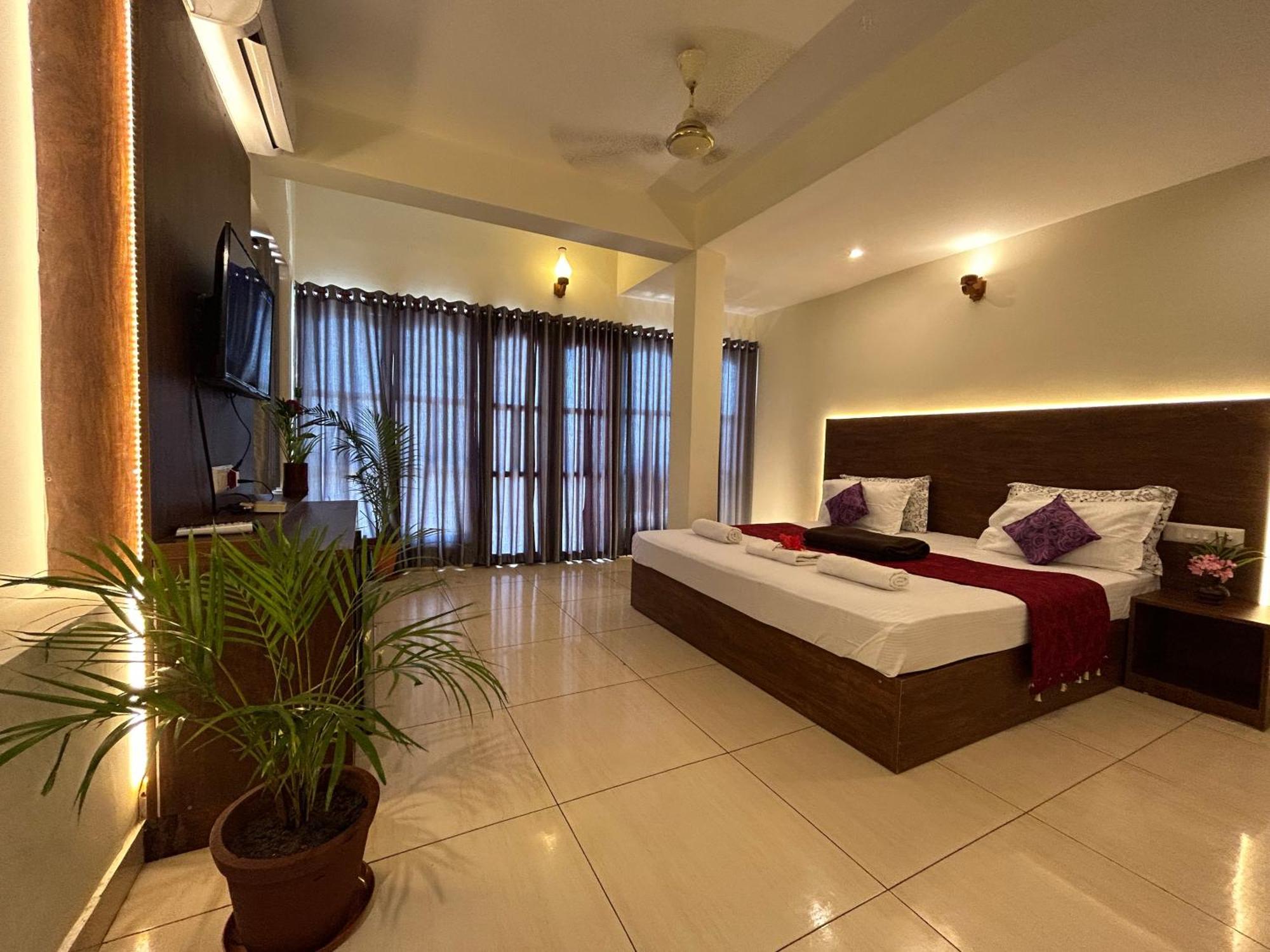 The Ocean Park Beach Resort Kovalam Exterior photo