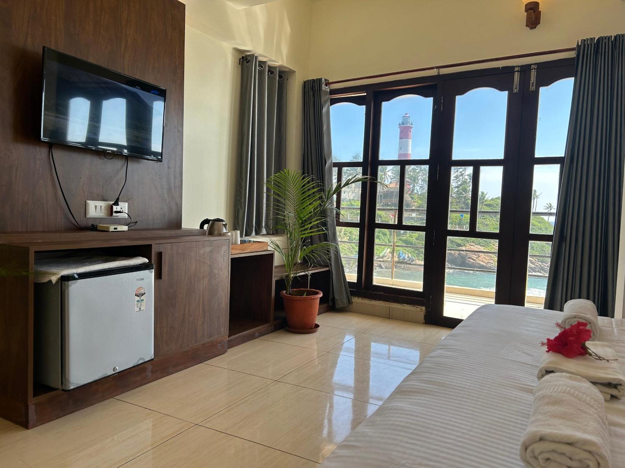 The Ocean Park Beach Resort Kovalam Exterior photo