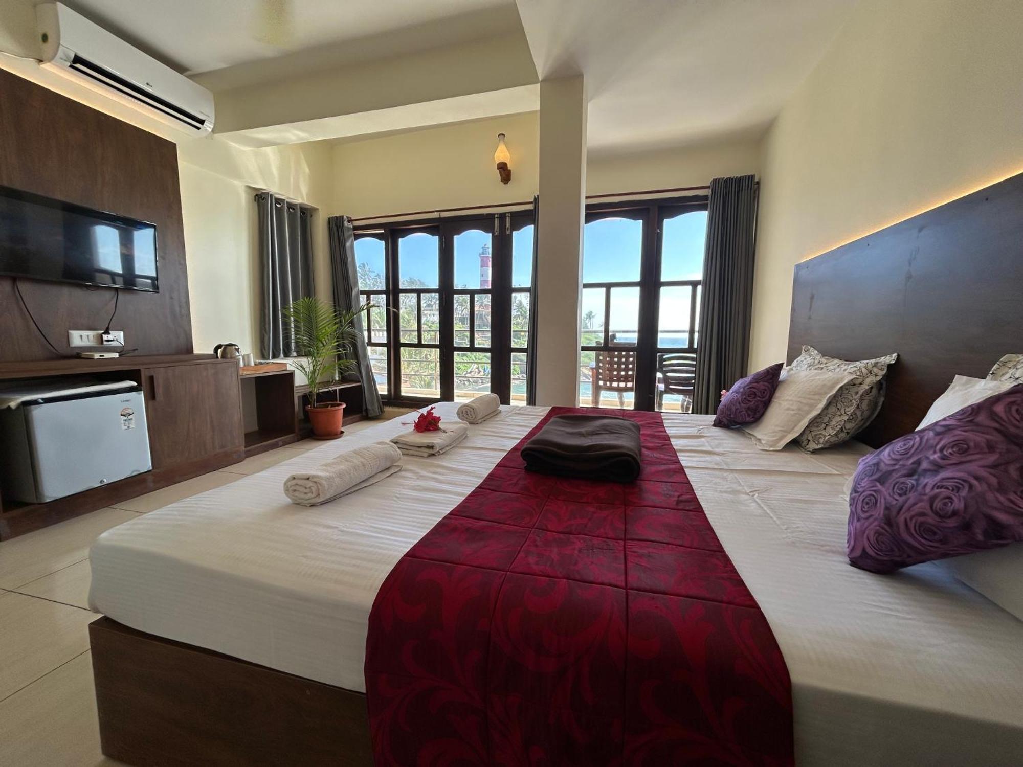 The Ocean Park Beach Resort Kovalam Exterior photo