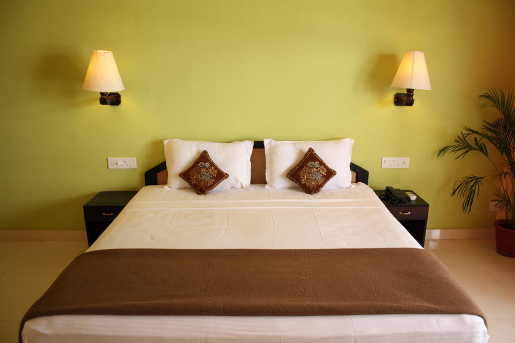 The Ocean Park Beach Resort Kovalam Exterior photo