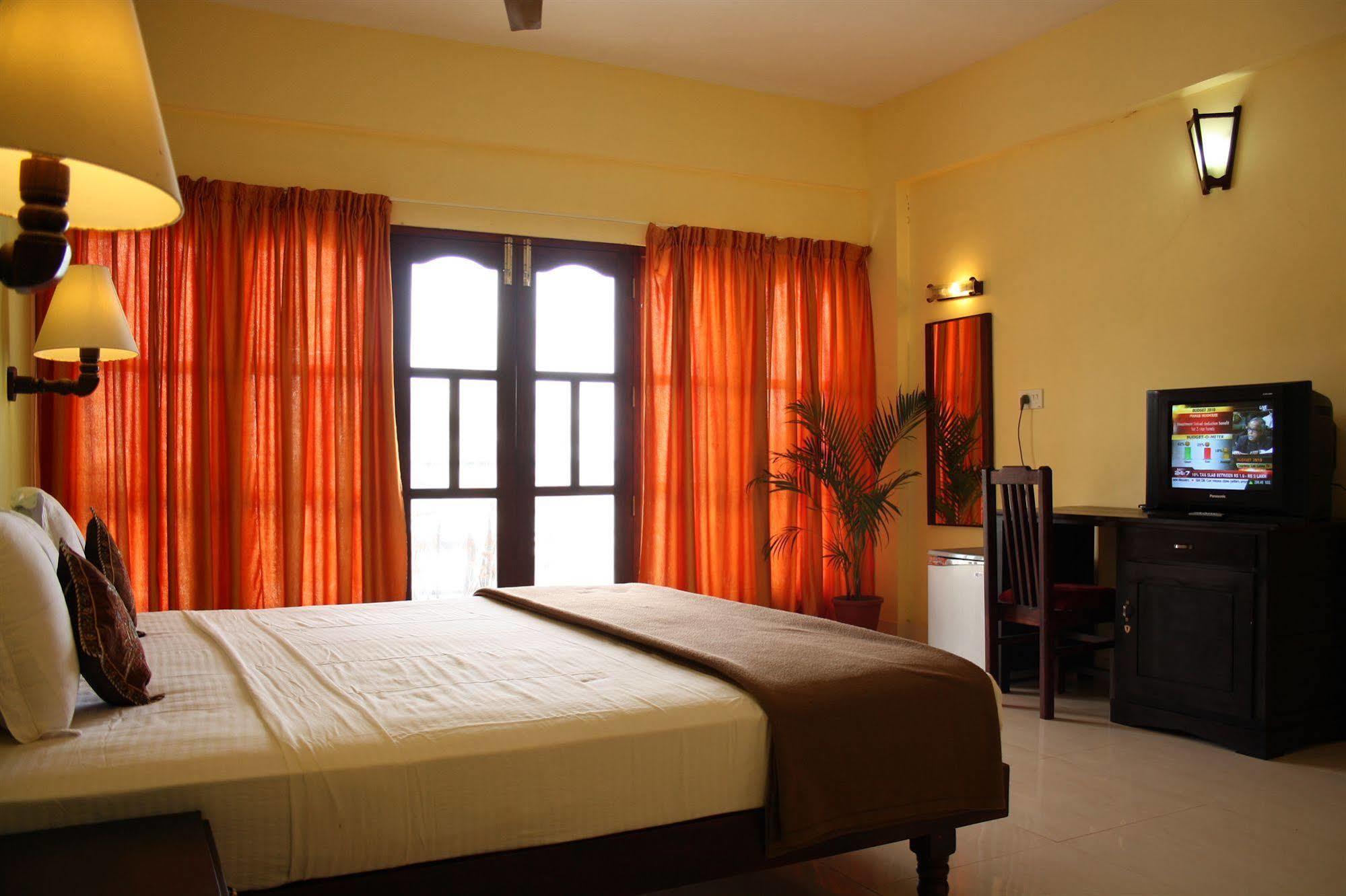 The Ocean Park Beach Resort Kovalam Exterior photo
